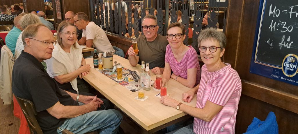 Geselliges Beisammensein im Brauhaus